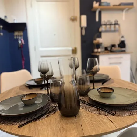 Le Mistral Setois Climatise En Plein Coeur De Сет